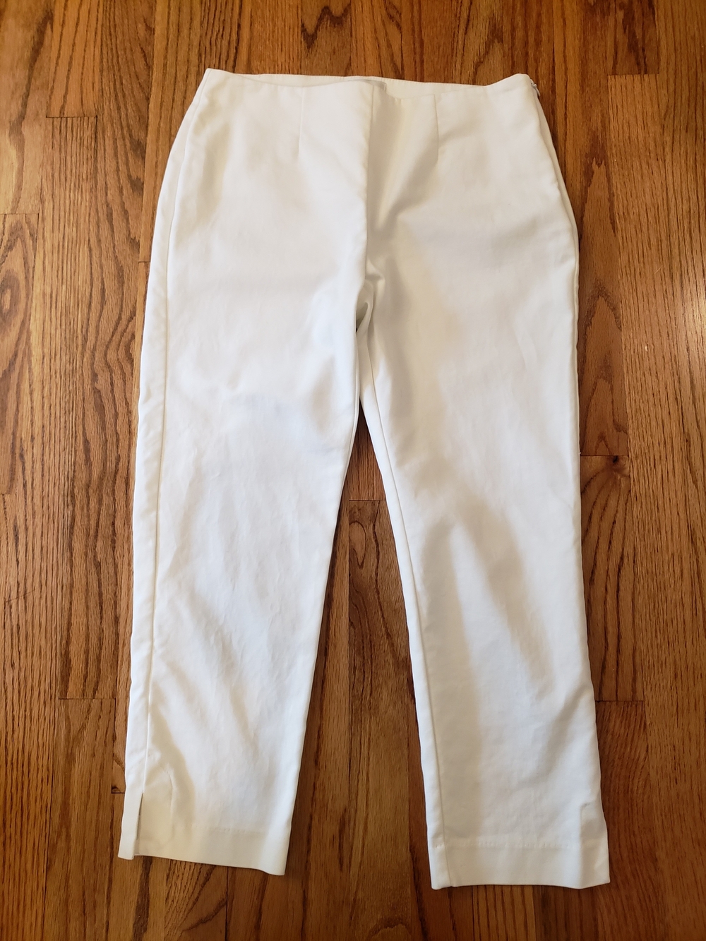 Chico's SO Slimming White Crop Pocketless Pants Size: XS (00)